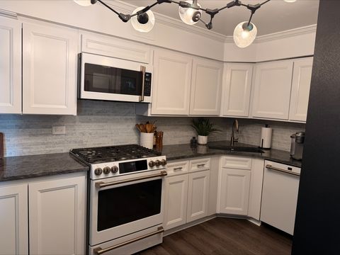 Tiny photo for 1001 Centurion Lane #1, Vernon Hills, IL 60061 (MLS # 12583587)