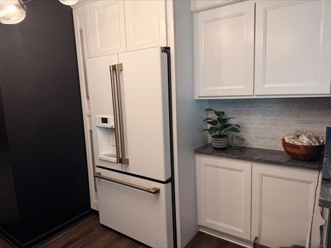 Tiny photo for 1001 Centurion Lane #1, Vernon Hills, IL 60061 (MLS # 12583587)