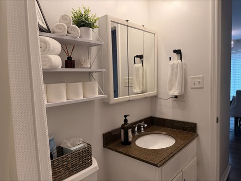 Tiny photo for 1001 Centurion Lane #1, Vernon Hills, IL 60061 (MLS # 12583587)