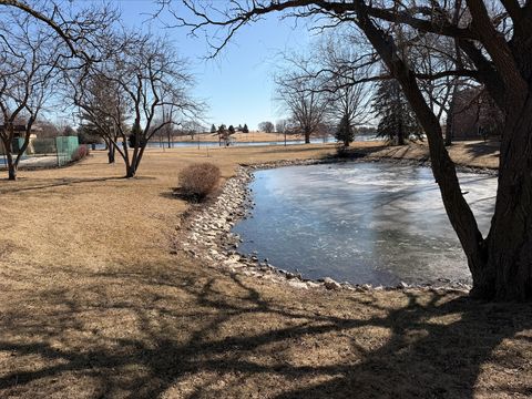 Tiny photo for 1001 Centurion Lane #1, Vernon Hills, IL 60061 (MLS # 12583587)