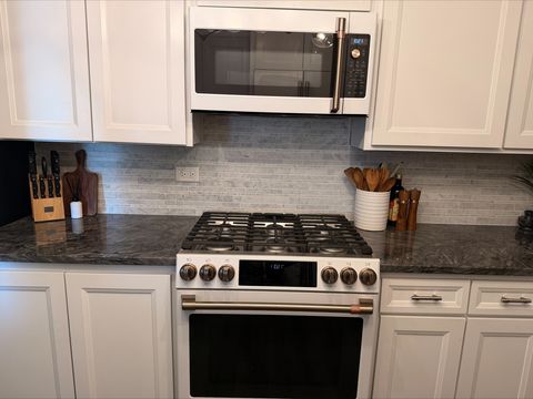 Tiny photo for 1001 Centurion Lane #1, Vernon Hills, IL 60061 (MLS # 12583587)