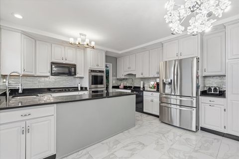 Tiny photo for 2732 W Estes Avenue, Chicago, IL 60645 (MLS # 12634826)