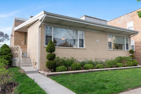 Tiny photo for 2732 W Estes Avenue, Chicago, IL 60645 (MLS # 12634826)