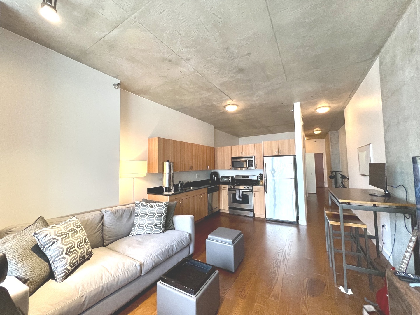 235 W Van Buren Street 2121