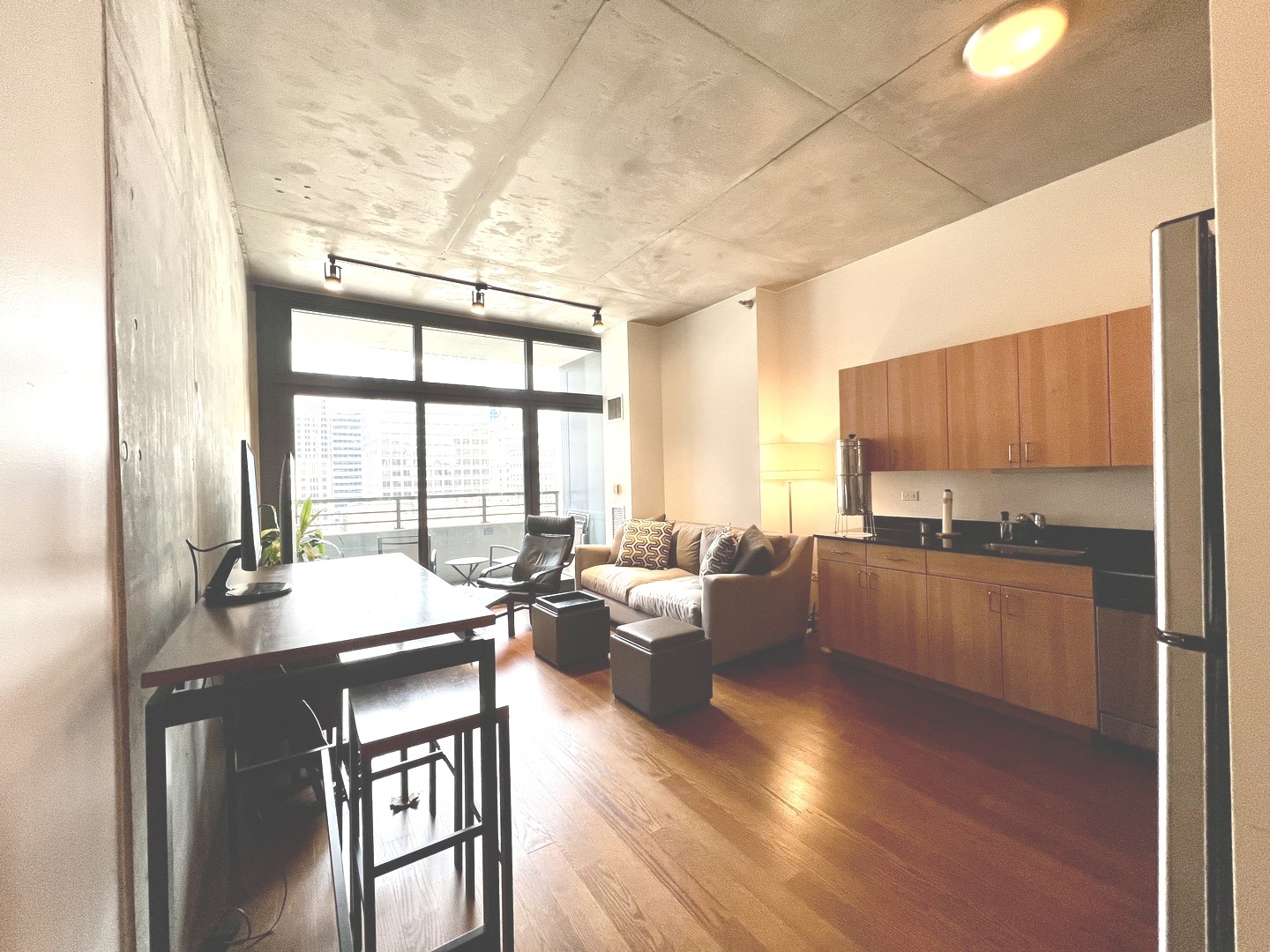 235 W Van Buren Street 2121