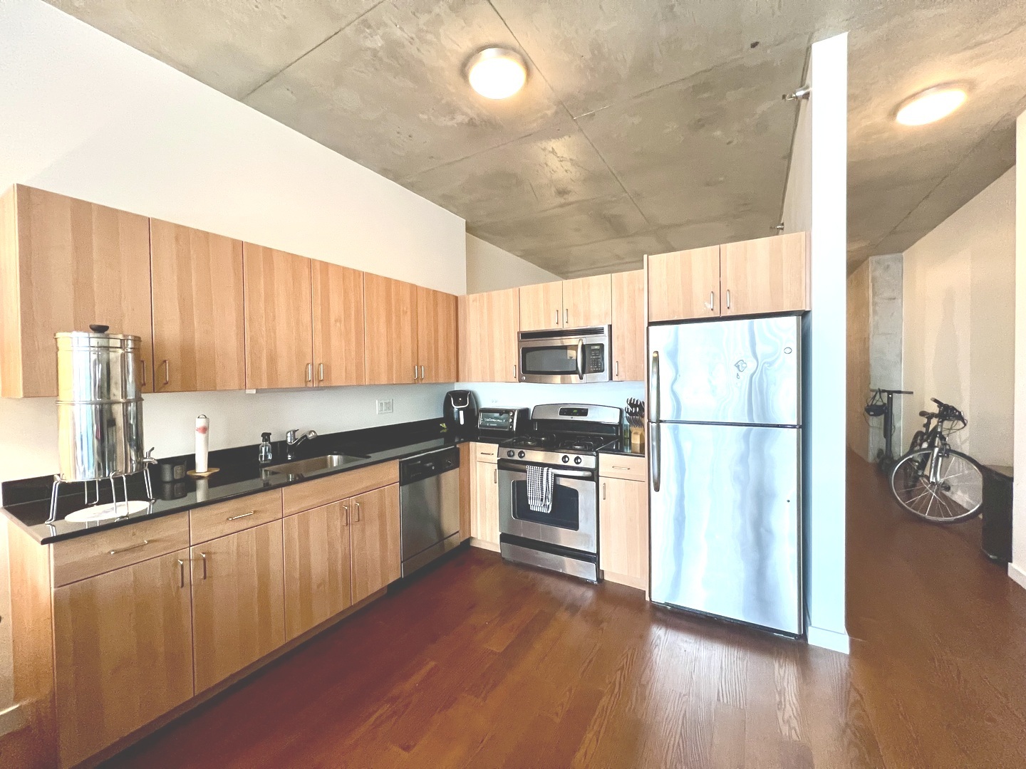 235 W Van Buren Street 2121