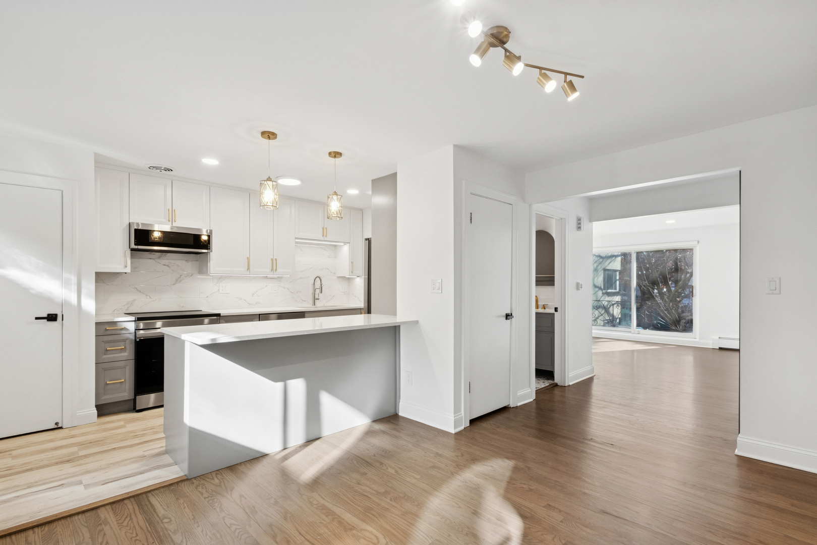 4201 N Paulina Street