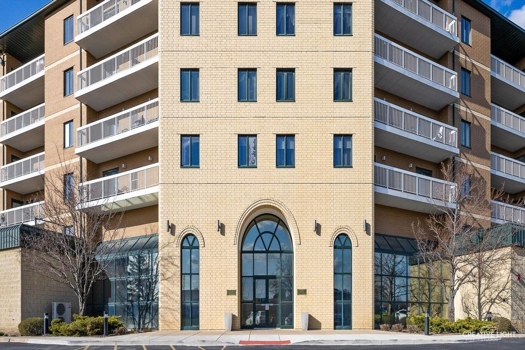 Photo for 1500 S Ardmore Avenue #408, Villa Park, IL 60181 (MLS # 12466176)