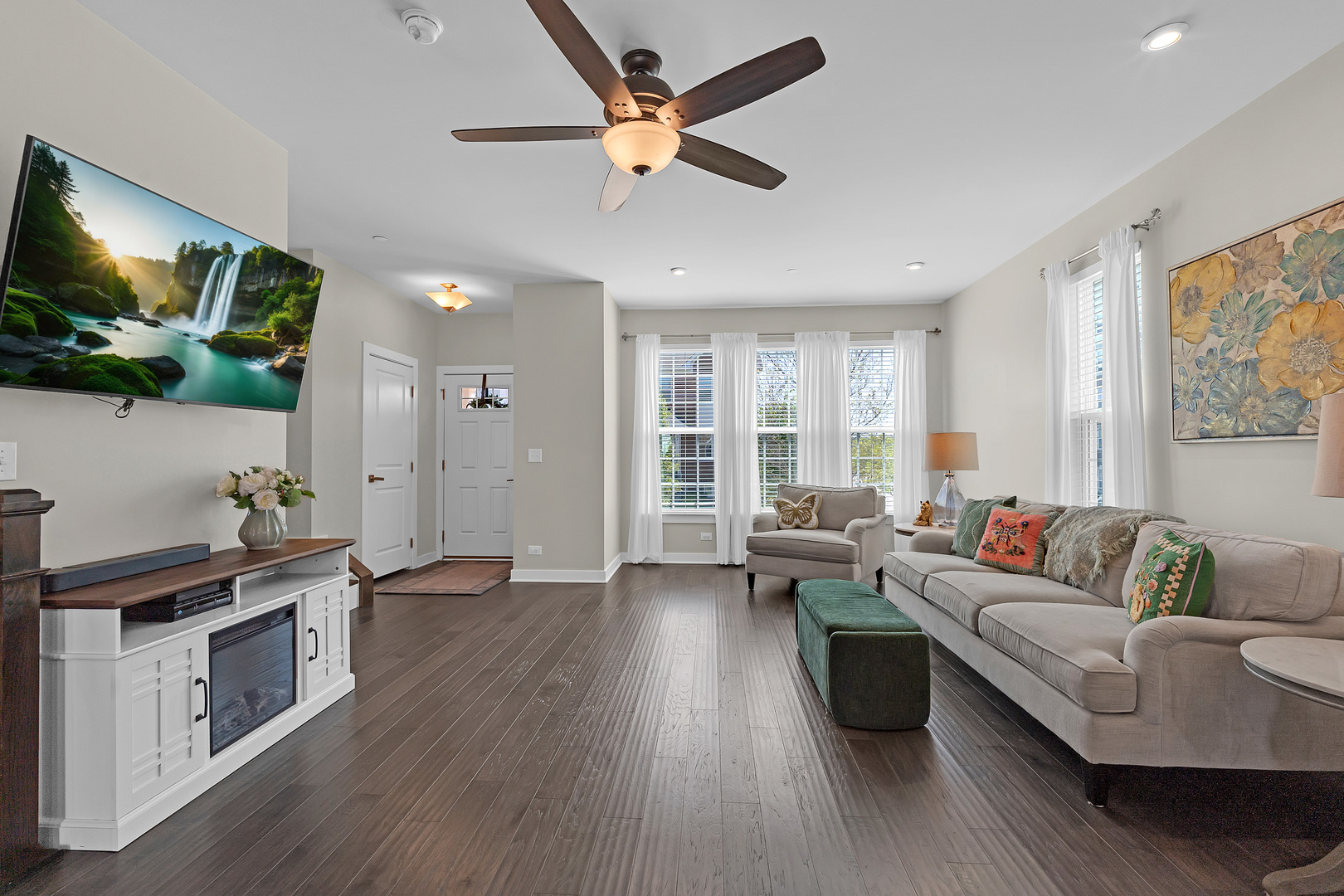 Properties 3 35 Nicholas Drive W