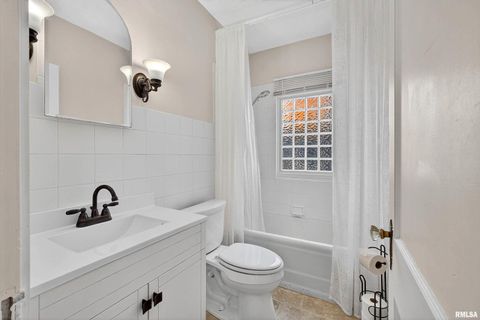 Tiny photo for 2811 E 18TH Street, Davenport, IA 52803 (MLS # QC4269272)