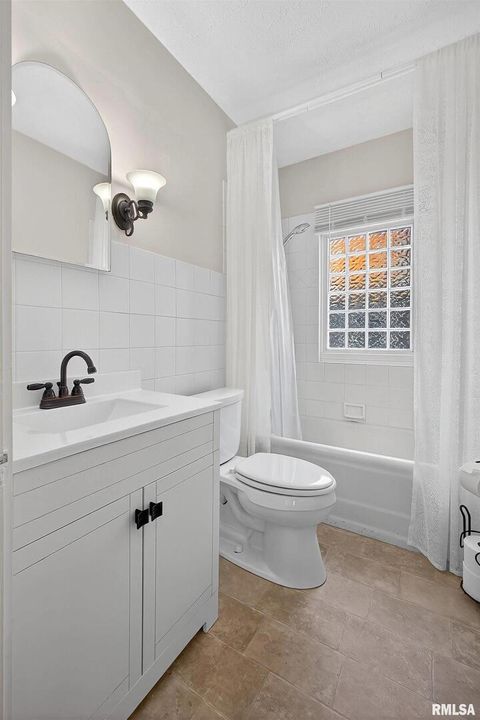 Tiny photo for 2811 E 18TH Street, Davenport, IA 52803 (MLS # QC4269272)