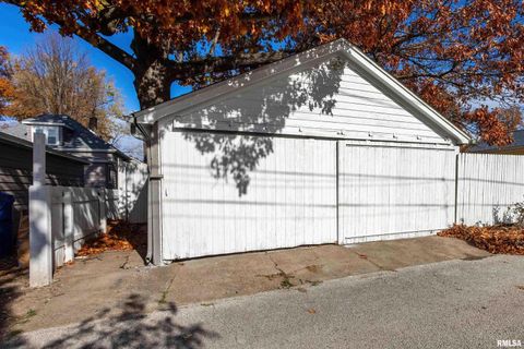 Tiny photo for 2811 E 18TH Street, Davenport, IA 52803 (MLS # QC4269272)