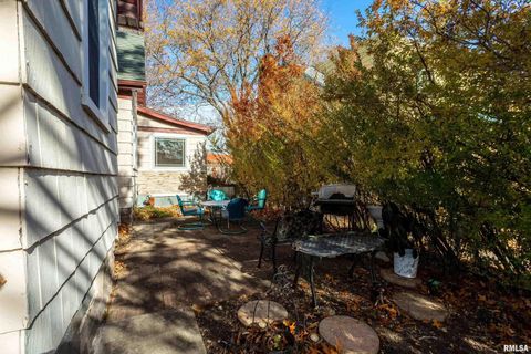 Tiny photo for 2811 E 18TH Street, Davenport, IA 52803 (MLS # QC4269272)