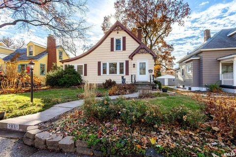 Photo of 2811 E 18TH Street, Davenport, IA 52803 (MLS # QC4269272)