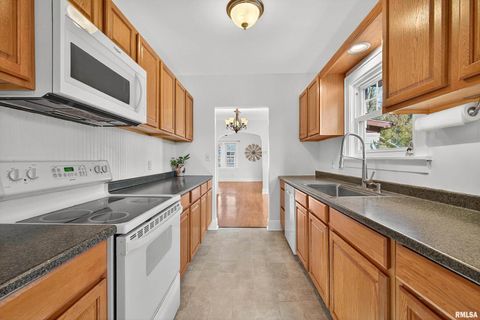 Tiny photo for 2811 E 18TH Street, Davenport, IA 52803 (MLS # QC4269272)