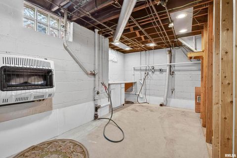 Tiny photo for 2811 E 18TH Street, Davenport, IA 52803 (MLS # QC4269272)