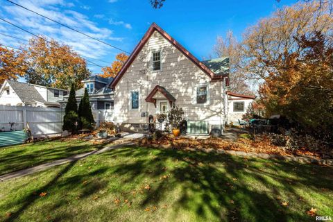 Tiny photo for 2811 E 18TH Street, Davenport, IA 52803 (MLS # QC4269272)