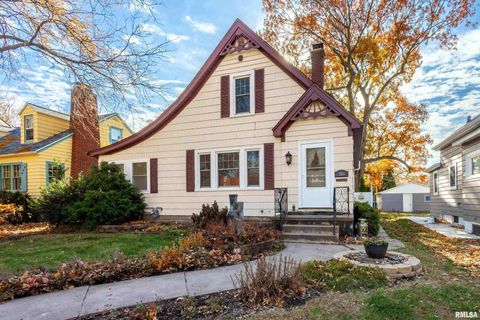 Tiny photo for 2811 E 18TH Street, Davenport, IA 52803 (MLS # QC4269272)