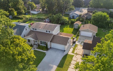 Tiny photo for 10624 Oak Park Avenue, Chicago Ridge, IL 60415 (MLS # 12743207)