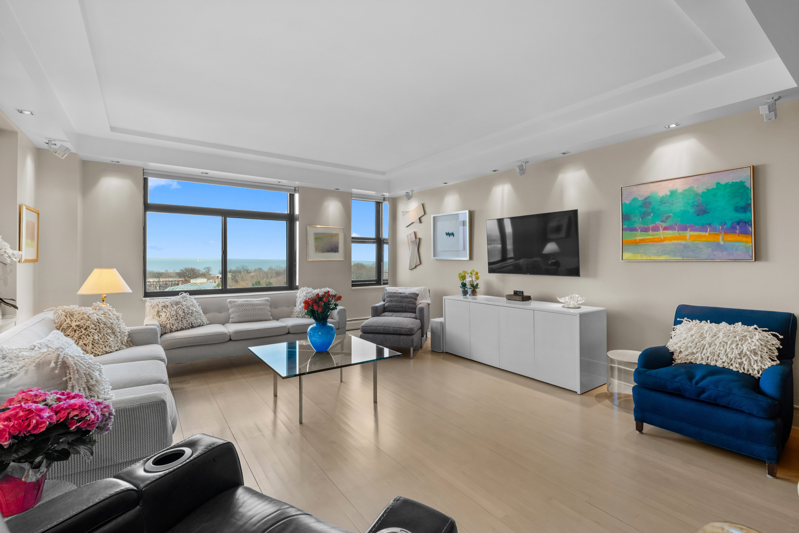 2100 N Lincoln Park West 8DN