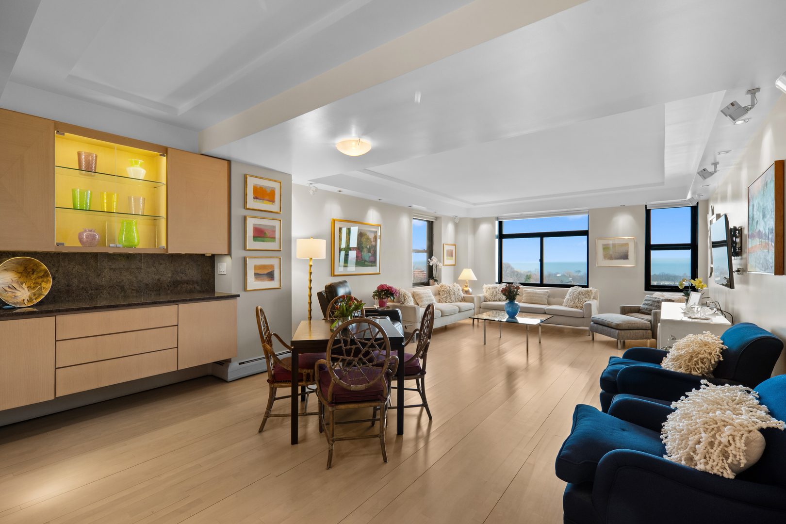 2100 N Lincoln Park West 8DN