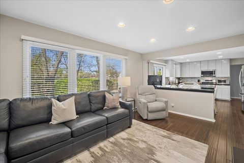 Tiny photo for 1124 Brandywyn Court, Buffalo Grove, IL 60089 (MLS # 12623058)