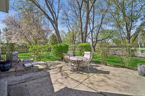 Tiny photo for 1124 Brandywyn Court, Buffalo Grove, IL 60089 (MLS # 12623058)