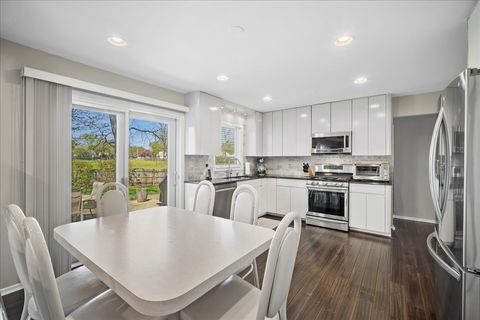 Tiny photo for 1124 Brandywyn Court, Buffalo Grove, IL 60089 (MLS # 12623058)