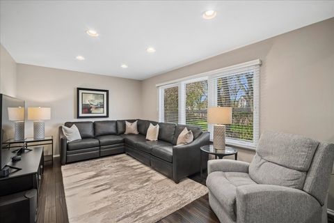 Tiny photo for 1124 Brandywyn Court, Buffalo Grove, IL 60089 (MLS # 12623058)