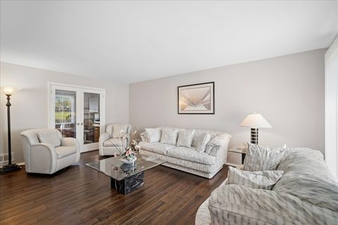 Tiny photo for 1124 Brandywyn Court, Buffalo Grove, IL 60089 (MLS # 12623058)