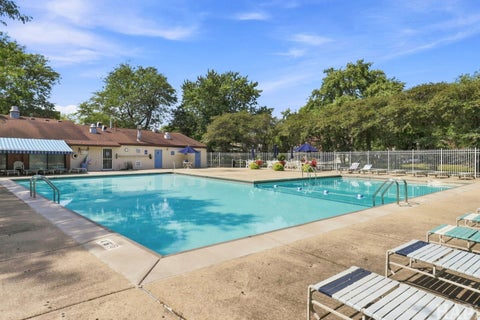 Tiny photo for 1082 Creekside Court #2B, Wheeling, IL 60090 (MLS # 12774907)