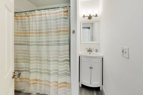 Tiny photo for 1228 W Sunnyside Avenue #3W, Chicago, IL 60640 (MLS # 12599760)