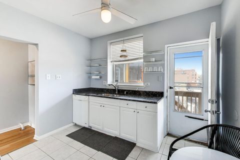 Tiny photo for 1228 W Sunnyside Avenue #3W, Chicago, IL 60640 (MLS # 12599760)