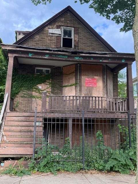 8453 S MUSKEGON Avenue Chicago IL 60617