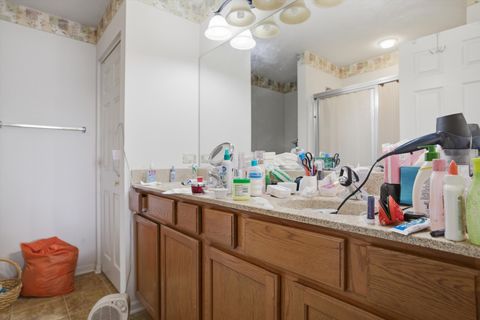 Tiny photo for 918 Oak Ridge Boulevard, Elgin, IL 60120 (MLS # 12633149)