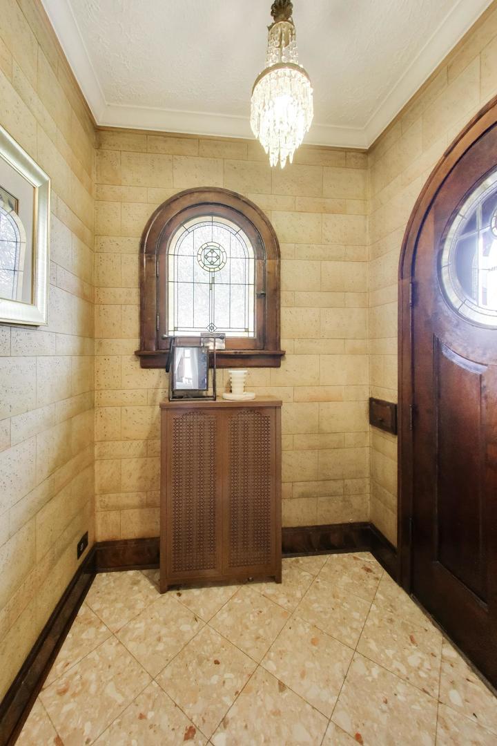 1849 N New England Avenue