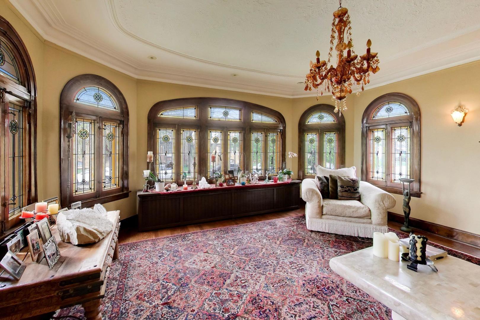 1849 N New England Avenue