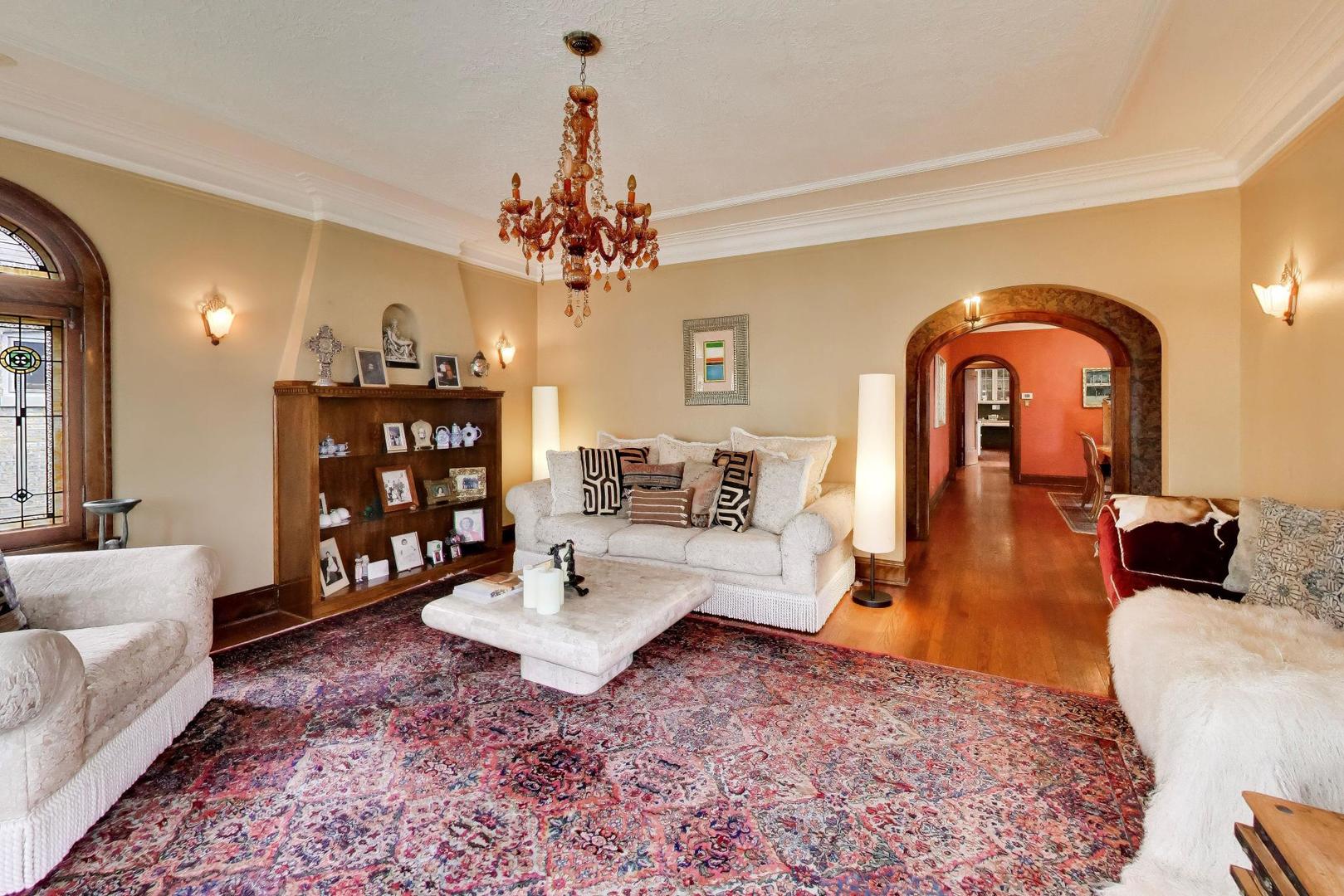 1849 N New England Avenue