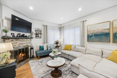 Tiny photo for 289 Oxford Road, Des Plaines, IL 60016 (MLS # 12586591)