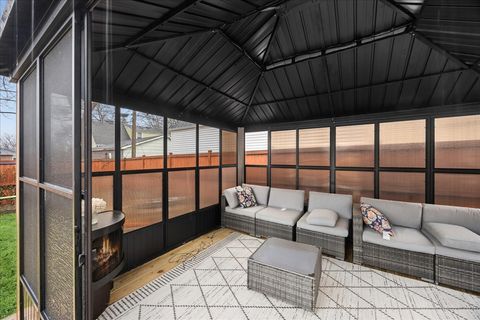 Tiny photo for 289 Oxford Road, Des Plaines, IL 60016 (MLS # 12586591)