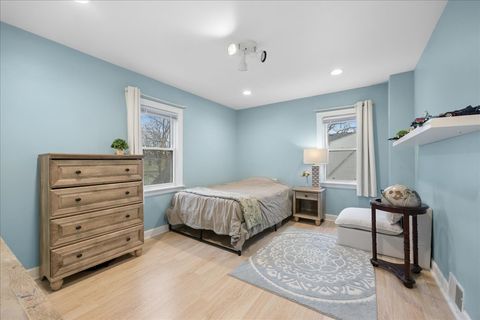 Tiny photo for 289 Oxford Road, Des Plaines, IL 60016 (MLS # 12586591)