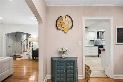 Tiny photo for 289 Oxford Road, Des Plaines, IL 60016 (MLS # 12586591)