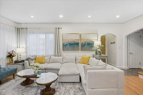 Tiny photo for 289 Oxford Road, Des Plaines, IL 60016 (MLS # 12586591)