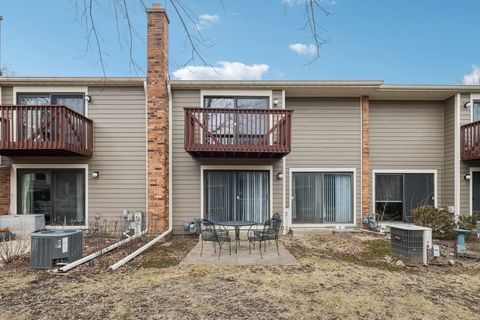 Tiny photo for 105 W Dover Drive, Mount Prospect, IL 60056 (MLS # 12611940)