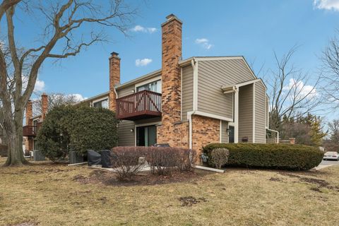 Tiny photo for 105 W Dover Drive, Mount Prospect, IL 60056 (MLS # 12611940)