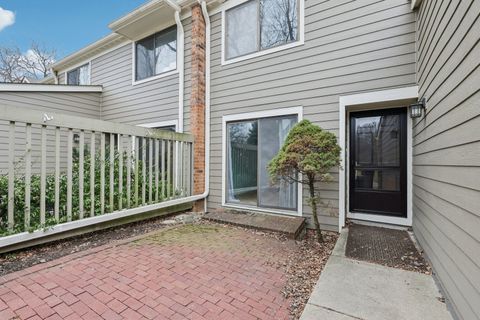 Tiny photo for 105 W Dover Drive, Mount Prospect, IL 60056 (MLS # 12611940)