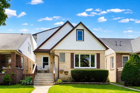 Photo of 6744 N Oconto Avenue, Chicago, IL 60631 (MLS # 12724070)