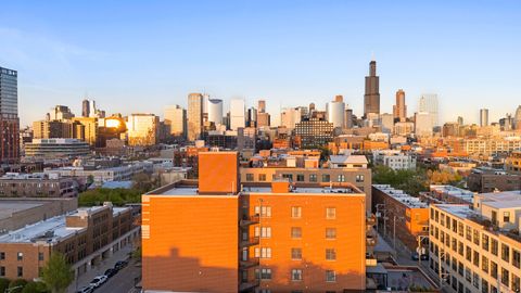 Tiny photo for 1355 W WASHINGTON Boulevard #4D, Chicago, IL 60607 (MLS # 12509978)