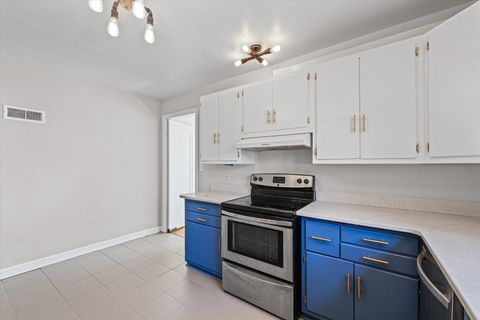 Tiny photo for 302 W Florida Avenue, Urbana, IL 61801 (MLS # 12599106)