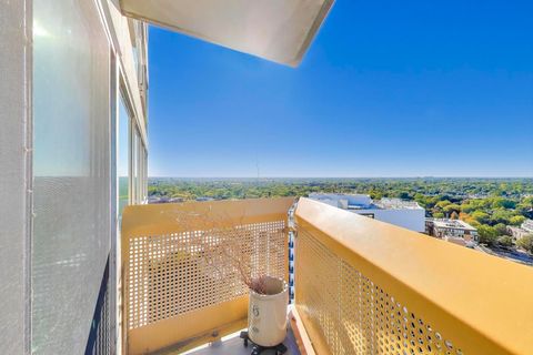 Tiny photo for 1720 Maple Avenue #2380, Evanston, IL 60201 (MLS # 12466315)